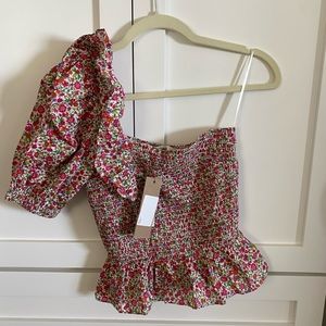 Off the shoulder DO + BE boutique top!